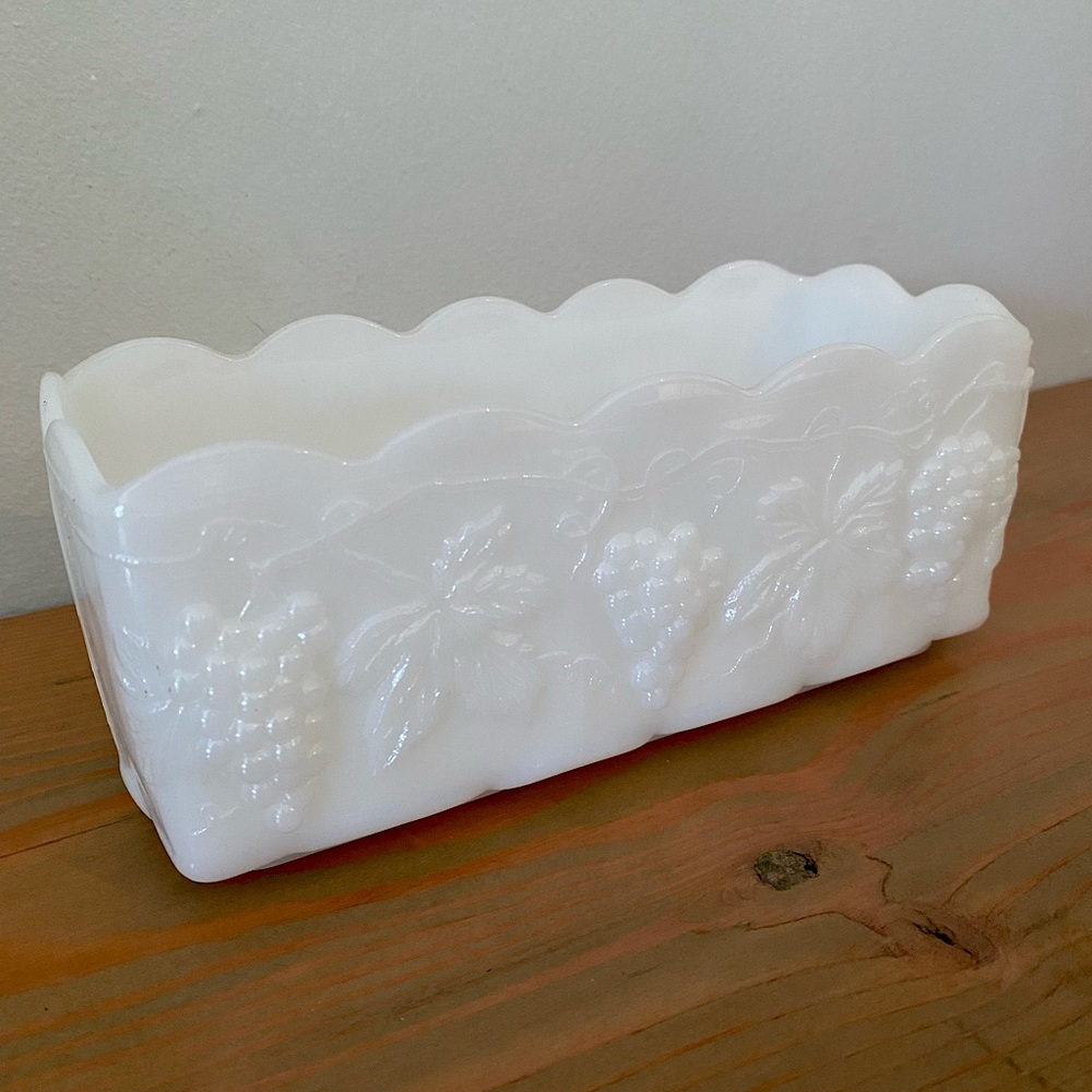 Anchor Hocking ‘Fire-King Ware’ milk glass planter